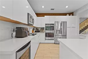 8774 NW 103rd Ave, Doral, FL 33178 - Photo 14