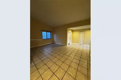951 SW 109th Ave, Pembroke Pines, FL 33025 - Photo 4