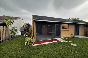 951 SW 109th Ave, Pembroke Pines, FL 33025 - Photo 20