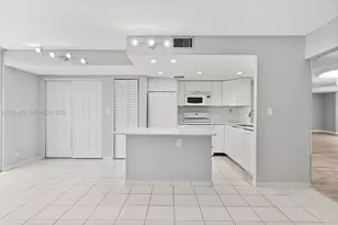 2408 NE 10th St, Hallandale Beach, FL 33009 - Photo 10