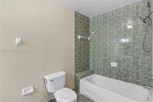 8433 NW 189th St, Hialeah, FL 33015 - Photo 14