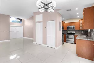 8433 NW 189th St, Hialeah, FL 33015 - Photo 6