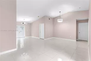 8433 NW 189th St, Hialeah, FL 33015 - Photo 2