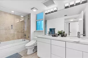41 SE 5th St, Miami, FL 33131 - Photo 24