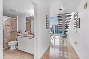 41 SE 5th St, Miami, FL 33131 - Photo 8