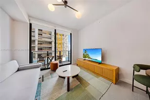 11 NE 6th St, Miami, FL 33132 - Photo 12