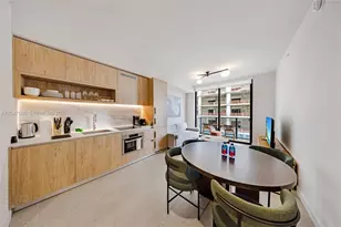11 NE 6th St, Miami, FL 33132 - Photo 8