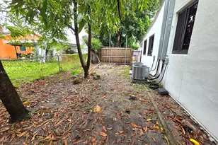 1102 NW 103rd St, Miami, FL 33150 - Photo 4