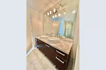 244 Biscayne Blvd #2610, Miami, FL 33132 - Photo 12
