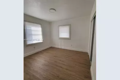 210 SW 30th Ave #210, Miami, FL 33135 - Photo 4