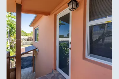 3360 SW 6th St #Top, Miami, FL 33135 - Photo 4