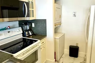 600 NE 36th St, Miami, FL 33137 - Photo 12