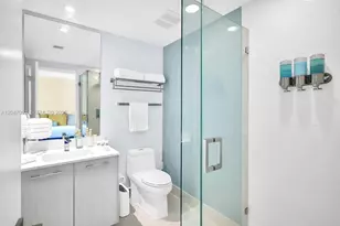 55 SW 9th St, Miami, FL 33130 - Photo 12