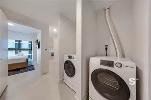 11 NE 6th St, Miami, FL 33132 - Photo 6