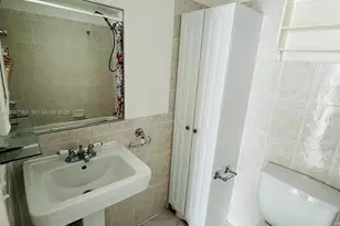 724 NE 4th St, Hallandale Beach, FL 33009 - Photo 6