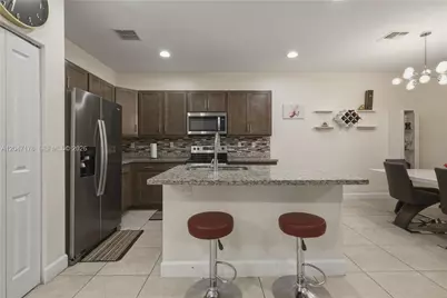 4812 NW 48th Ter, Tamarac, FL 33319 - Photo 6