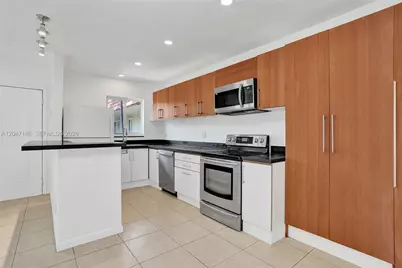 3050 NE 5th Ter #13, Wilton Manors, FL 33334 - Photo 12