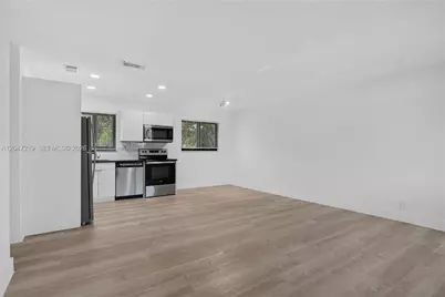 615 NE 26th St #7, Wilton Manors, FL 33305 - Photo 4