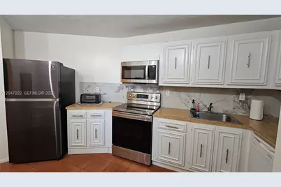 800 Parkview Dr #912, Hallandale Beach, FL 33009 - Photo 2