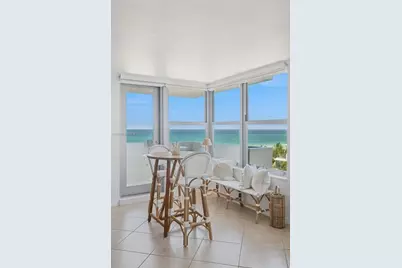 2899 Collins Ave #1025, Miami Beach, FL 33140 - Photo 6