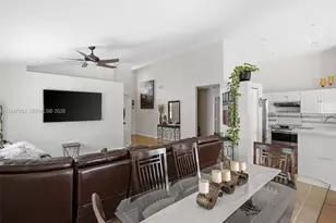 411 Bermuda Springs Dr, Weston, FL 33326 - Photo 10