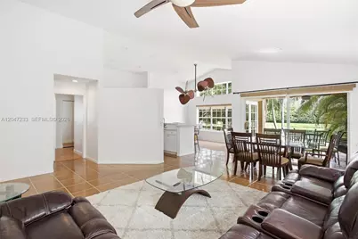 411 Bermuda Springs Dr, Weston, FL 33326 - Photo 10