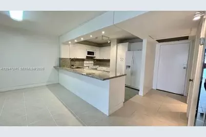6450 Collins Ave #1106, Miami Beach, FL 33141 - Photo 4