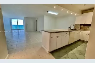 6450 Collins Ave #1106, Miami Beach, FL 33141 - Photo 2