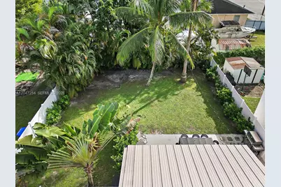 794 NW 45th St, Miami, FL 33127 - Photo 14