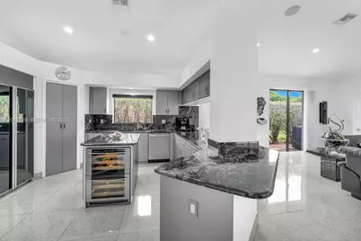 392 Coconut Cir, Weston, FL 33326 - Photo 24