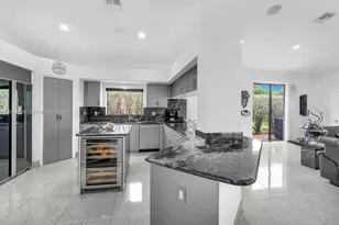 392 Coconut Cir, Weston, FL 33326 - Photo 24