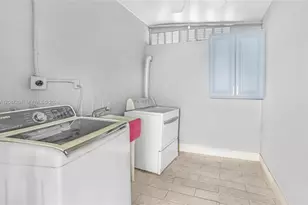 18100 NW 7th Pl, Miami Gardens, FL 33169 - Photo 44