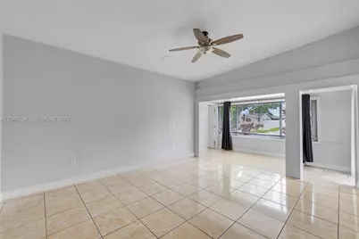 18100 NW 7th Pl, Miami Gardens, FL 33169 - Photo 10