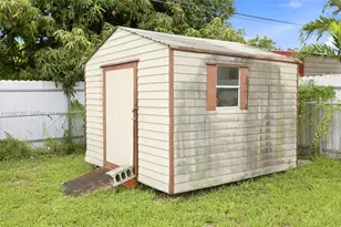 790 E 6th Pl, Hialeah, FL 33010 - Photo 18
