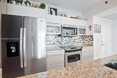 951 Brickell Ave #3207, Miami, FL 33131 - Photo 6