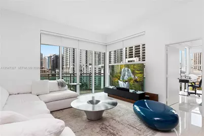 951 Brickell Ave #1011, Miami, FL 33131 - Photo 2