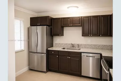 331 Lakeview Dr #203, Weston, FL 33326 - Photo 2
