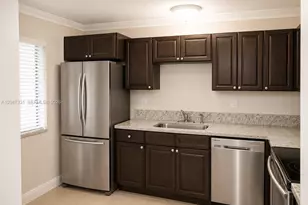 331 Lakeview Dr, Weston, FL 33326 - Photo 2