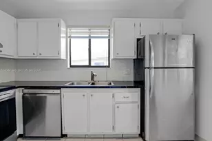 182 Lakeview Dr, Weston, FL 33326 - Photo 8