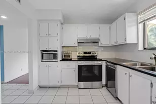 182 Lakeview Dr, Weston, FL 33326 - Photo 8