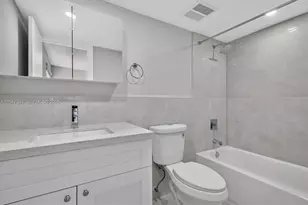 10080 NW 9th St Cir, Miami, FL 33172 - Photo 8