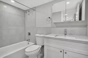 10080 NW 9th St Cir, Miami, FL 33172 - Photo 4