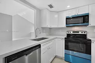 10080 NW 9th St Cir, Miami, FL 33172 - Photo 2