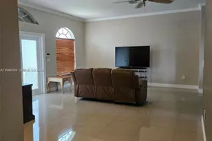2635 SE 4th Pl, Homestead, FL 33033 - Photo 4