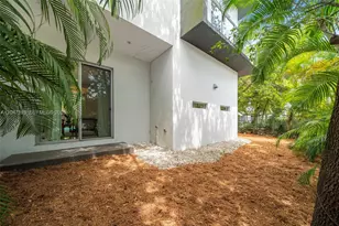 3253 McDonald St, Miami, FL 33133 - Photo 16