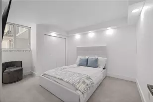 2457 Collins Ave, Miami Beach, FL 33140 - Photo 16