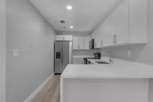 10373 NW 35th St, Coral Springs, FL 33065 - Photo 8