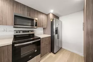 2555 Collins Ave, Miami Beach, FL 33140 - Photo 14