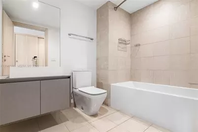 1000 Brickell Plz #4015, Miami, FL 33131 - Photo 36