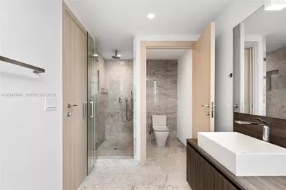 1000 Brickell Plz #4015, Miami, FL 33131 - Photo 30